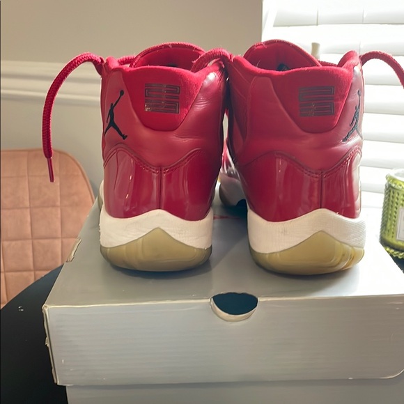 Nike Air Jordan 11 Retro - Picture 3 of 8